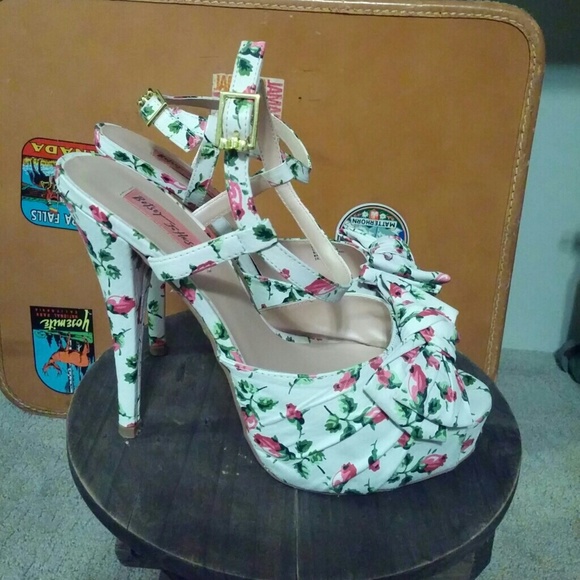 rose print heels